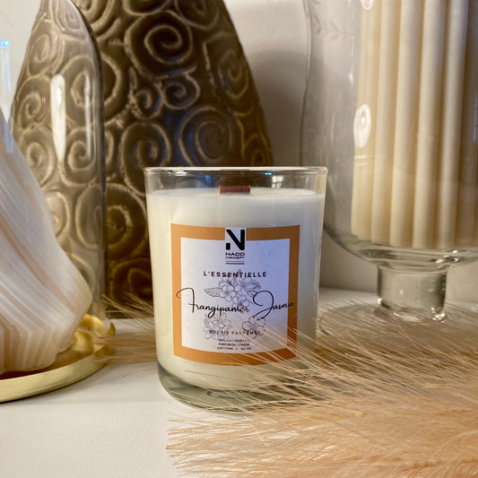 Bougie parfumée Frangipanier Jasmin, cire végétale et verre transparent avec couvercle en bois naturel