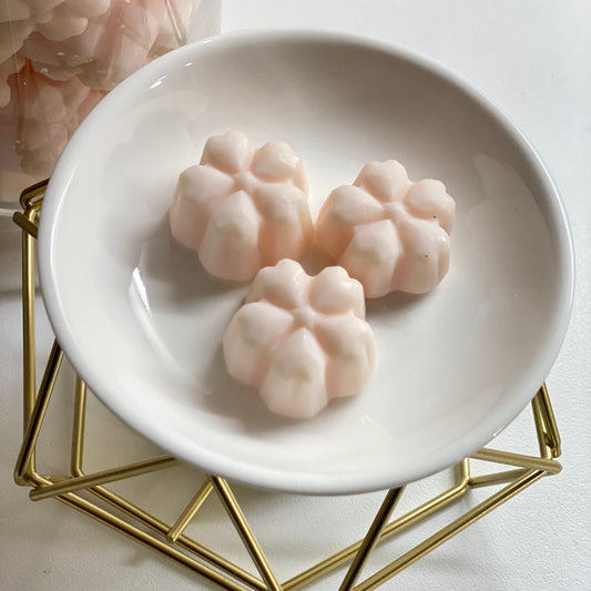 Brûle parfum en métal doré et céramique blanche, vue du dessus