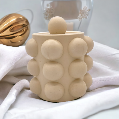 Bougie végétale parfumée et son pot en Jesmonite beige