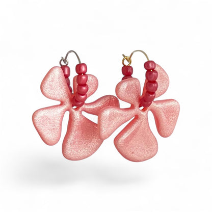 Boucles d'oreilles Palma en acier inoxydable, pampille florale en pâte polymère rose pailleté et perles de rocaille nacrées