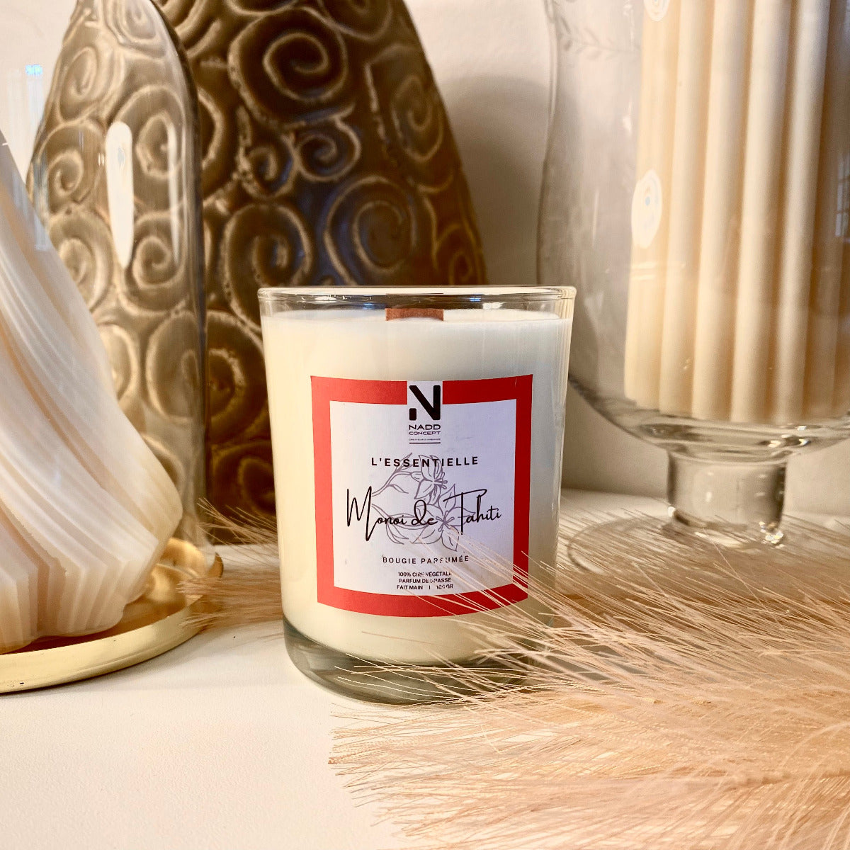 Bougie parfumée Monoi de Tahiti, cire végétale et verre transparent avec couvercle en bois naturel