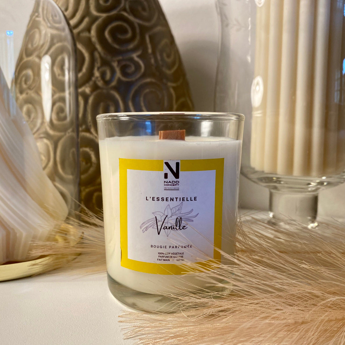 Bougie parfumée Vanille, cire végétale et verre transparent avec couvercle en bois naturel