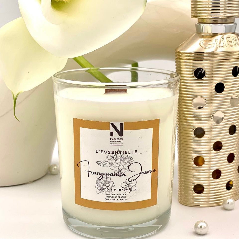Bougie parfumée au Frangipanier Jasmin, cire végétale et verre transparent avec couvercle en bois naturel