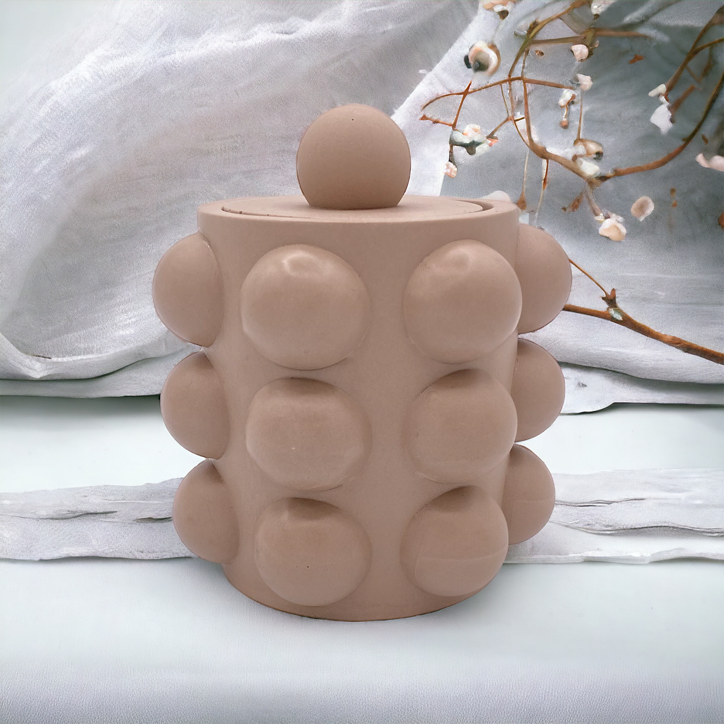 Bougie parfumée artisanale et son pot en jesmonite