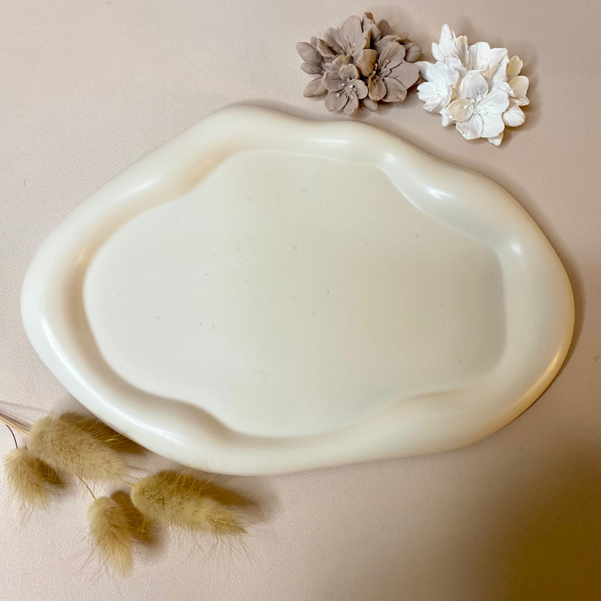 Plateau Nuage beige en Jesmonite