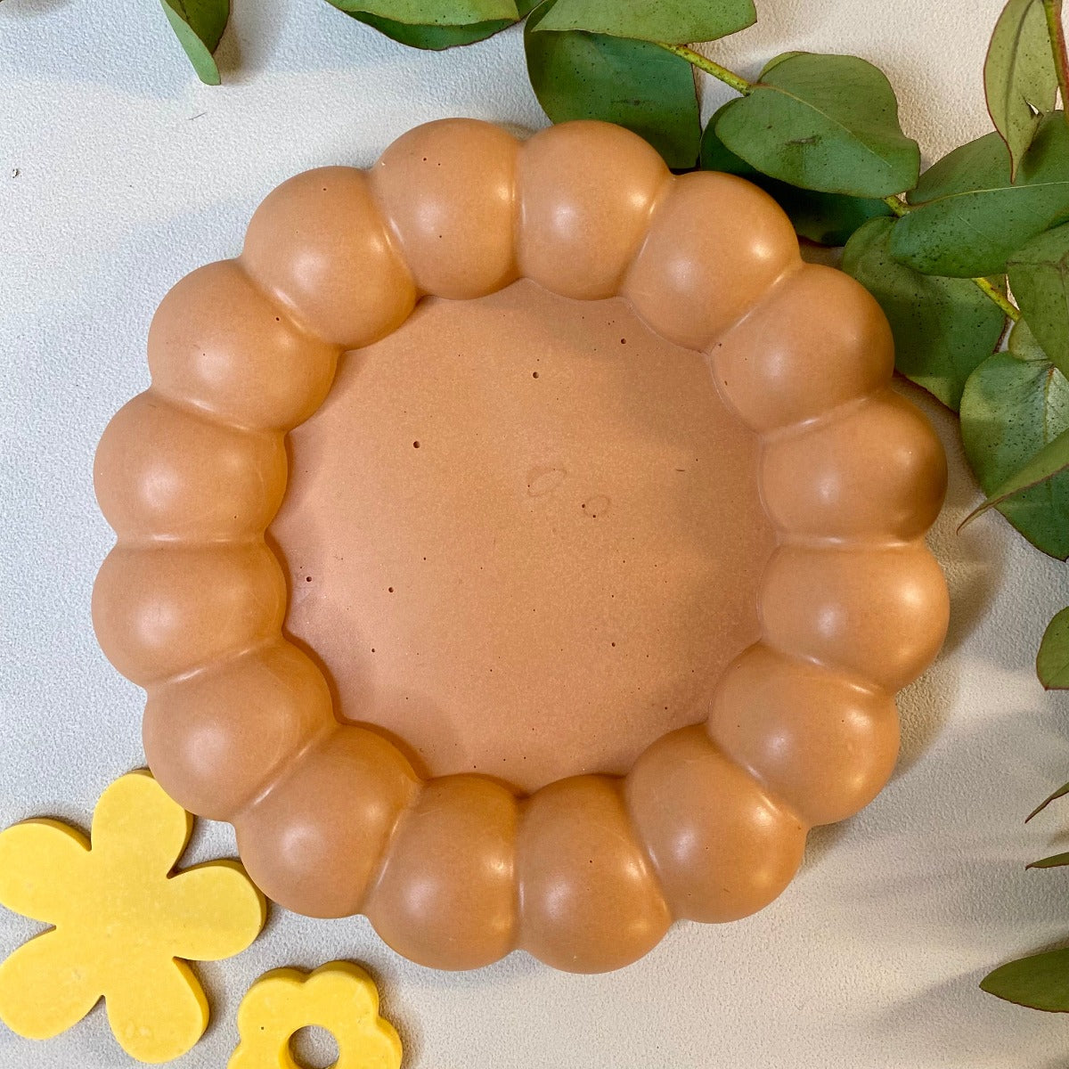 Plateau rond Bubble terracotta en jesmonite