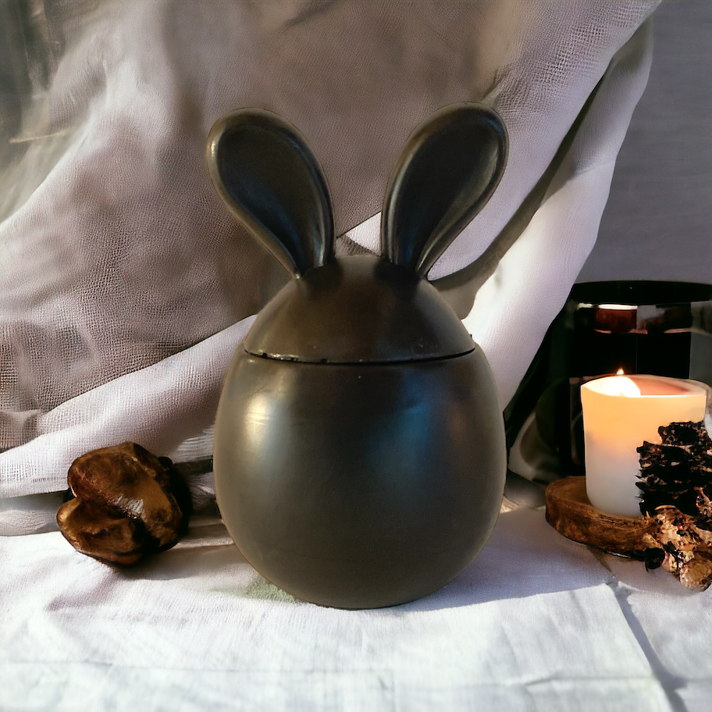 Bougie végétale parfumée et son pot en jesmonite noir